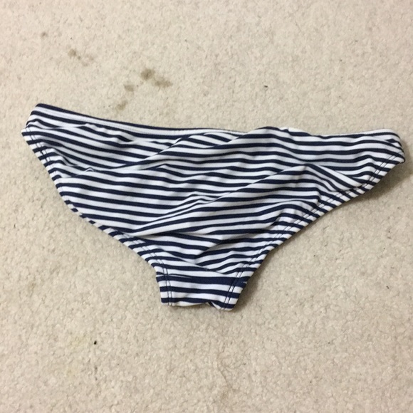 Striped bikini - Picture 2 of 6